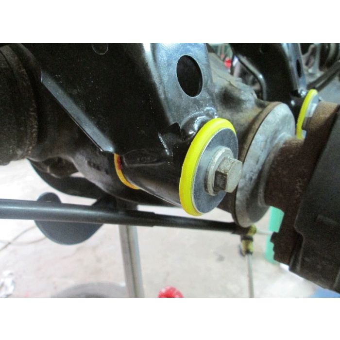 031598B: Rear differential front mounting bush