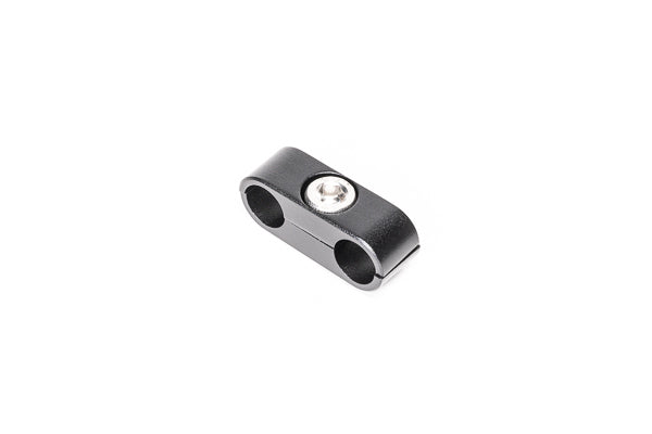 Abrazadera separadora de mangueras de 2 vías con rosca Radium Engineering