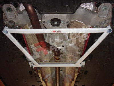 Barra inferior delantera Ultra Racing para Audi A4 04-07 FSI