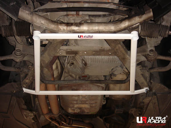 Barra inferior delantera Ultra Racing para BMW Serie 5 E39
