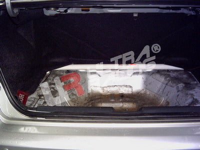 Barra de torre trasera superior 081 Ultra Racing para Honda Civic 01-05 2/4D
