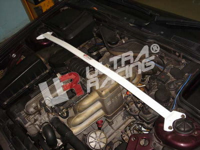 Barra de torre delantera superior Ultra Racing para BMW Serie 7 E32