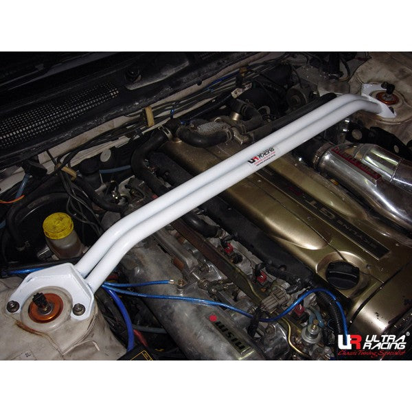 Barra de torre delantera superior Ultra Racing para Nissan Skyline R33/R34 GTR