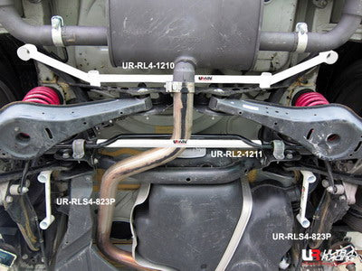 Barras laterales inferiores traseras 82 Ultra Racing para VW Golf 5/6