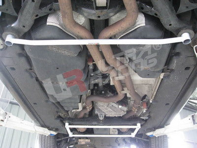 Barra tensora inferior trasera Ultra Racing para Porsche Cayenne 955 4.5 / 958 3.0