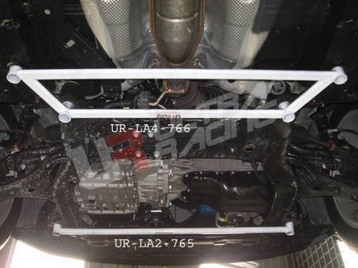 Barra inferior delantera 765 Ultra Racing para Kia Carens 06+