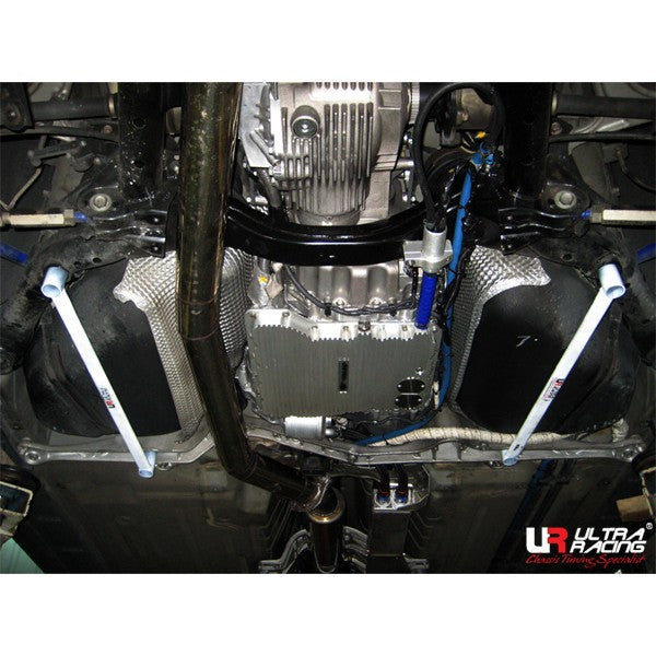 Barra inferior trasera Ultra Racing para Nissan Skyline GTR R35