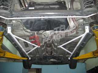 Barras de suelo/laterales Ultra Racing para Toyota Yaris HB 05+