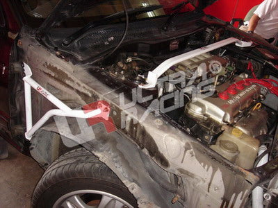 Soportes de aleta Ultra Racing para Nissan Sunny 91-94 B13