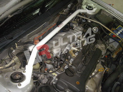 Barra de torre delantera superior Ultra Racing para Nissan Sunny 95-99 B14
