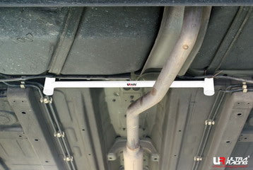 Barra de torreta/refuerzo inferior central Ultra Racing para Suzuki Swift 05-09