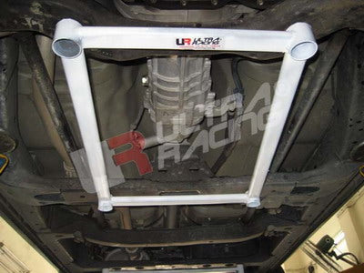 H-Brace delantera Ultra Racing para Isuzu D-Max 2.5D