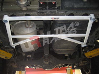 Barra trasera 597 Ultra Racing para Isuzu D-Max 2.5D manual