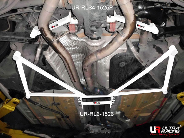 Barra inferior trasera Ultra Racing para BMW Serie 3 E92 06+ 3.5