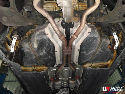 Barras traseras Ultra Racing para Mercedes Clase R W251/W350 07+ 3,5
