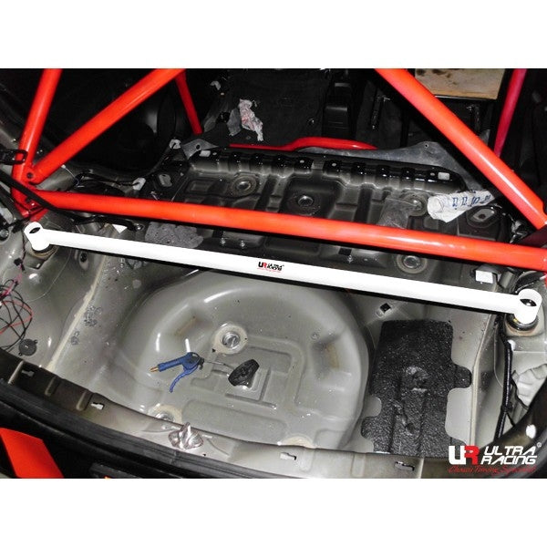 Barra de torre trasera superior Ultra Racing para Suzuki Swift (+Sport) 10+
