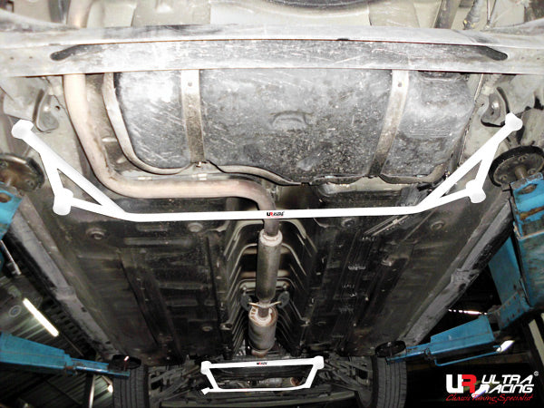 Barra inferior trasera Ultra Racing para Chevrolet Aveo 1.4 11+