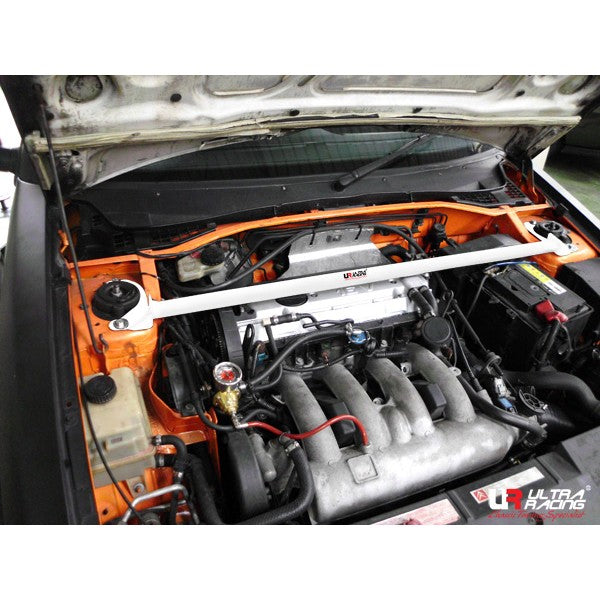 Barra de torretas delantera superior Ultra Racing para Citroen ZX 2.5 91-98