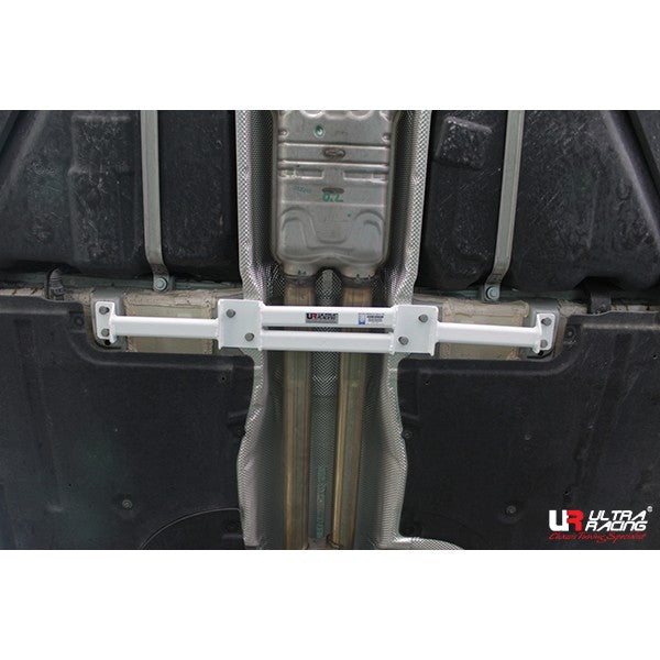 Barra inferior central Ultra Racing para BMW 640 E63/E64/F06 03+