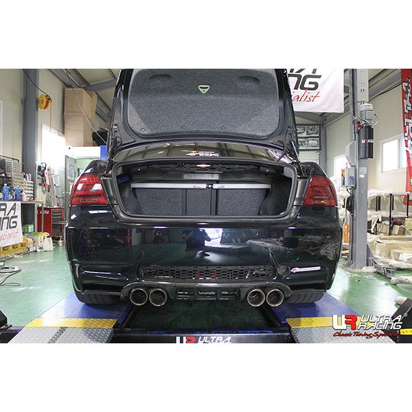Barra de torretas trasera superior ajustable Ultra Racing para BMW M3 E92 07-13