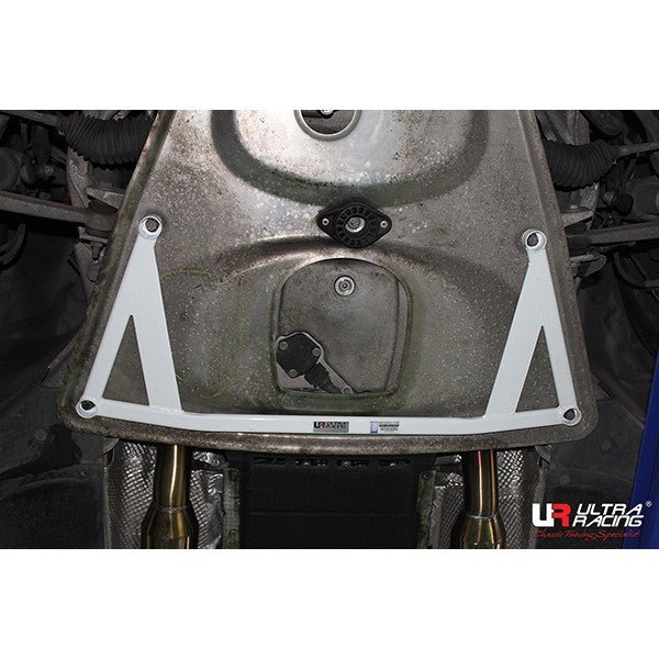 Barra inferior delantera 2759 Ultra Racing para BMW M3 E92 07-13