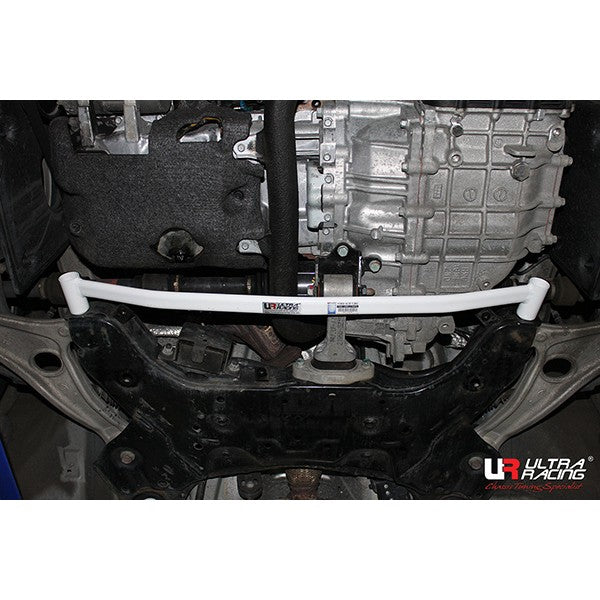 Barra inferior delantera Ultra Racing para Hyundai i40 SW 11+