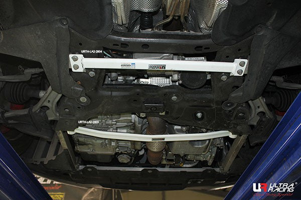 Barra inferior delantera 2804 Ultra Racing para Mercedes A250 / AMG 13+ W176