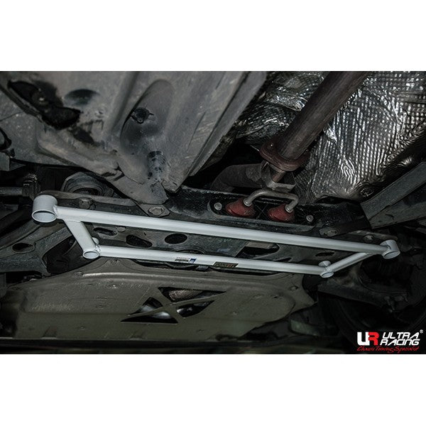 Barra inferior delantera Ultra Racing para Volkswagen Beetle Cabrio 11+