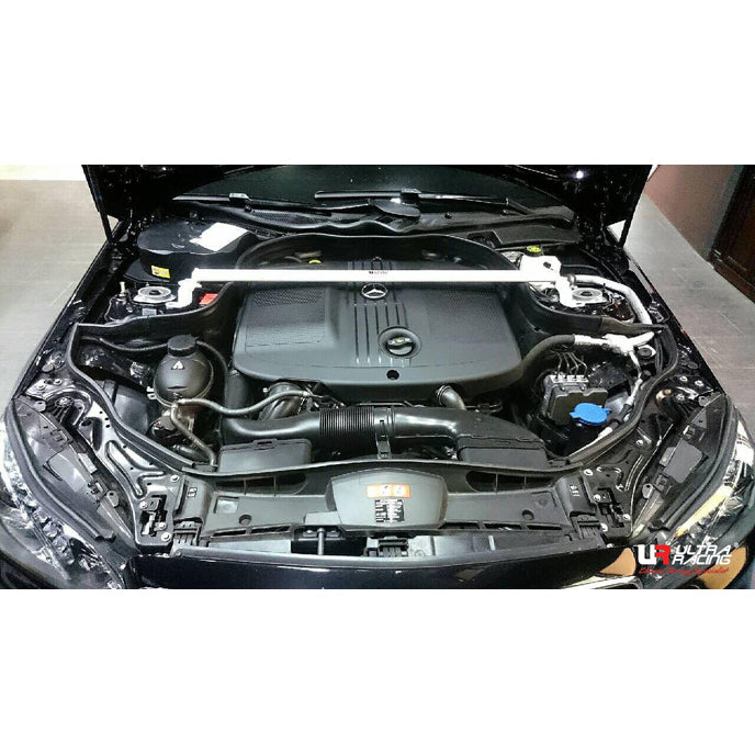 Barra de torre delantera superior Ultra Racing para Mercedes E W212 /CLS 3.0 W218 11+