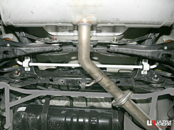 Barra estabilizadora trasera 16 mm Ultra Racing para Hyundai Avante/Elantra Sport (AD) 1.6 2WD 16+