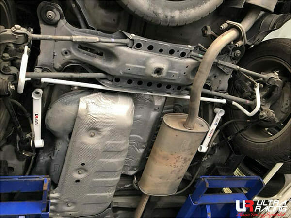 Barra estabilizadora trasera 19 mm Ultra Racing para Toyota Harrier (XU30) 2.4 2WD 04-09