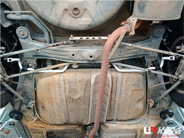 Barra estabilizadora trasera 19 mm Ultra Racing para Toyota Camry (XV20) 2.2 2WD 96-02