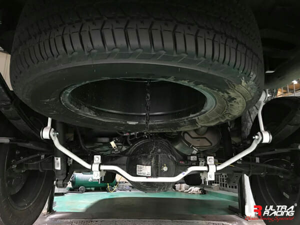 Barra estabilizadora trasera 20 mm Ultra Racing para Ford Ranger (T6) 2.2 09-11/Mazda BT-50 2.2D 11-18 4WD