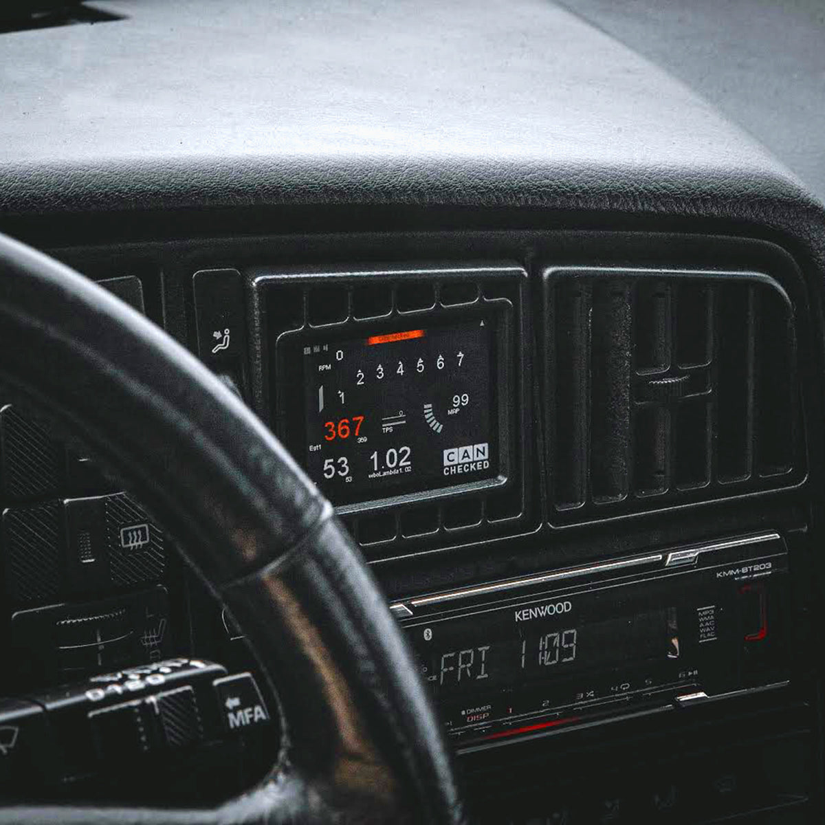 Display CANchecked MFD28 Gen2 para VW Corrado vFL LHD 1988-1991