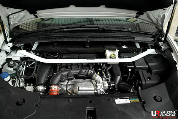 Barra de torretas delantera Ultra Racing para Citroen DS5
