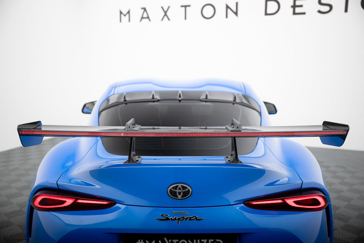 Alerón de carbono con soportes cuello de cisne + LED para Toyota Supra Mk5