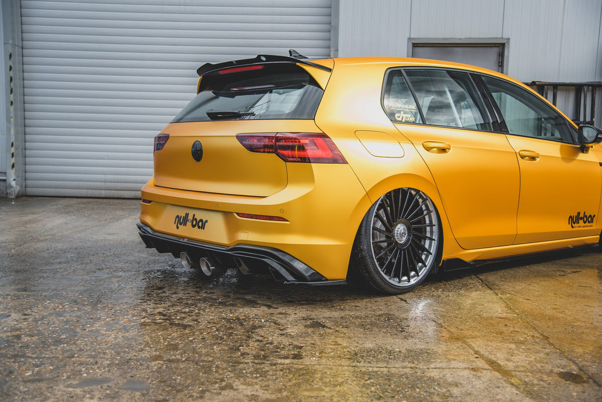 Difusor trasero (estilo R32) con escape para Volkswagen Golf Hatchback Mk8 / Mk8 Facelift
