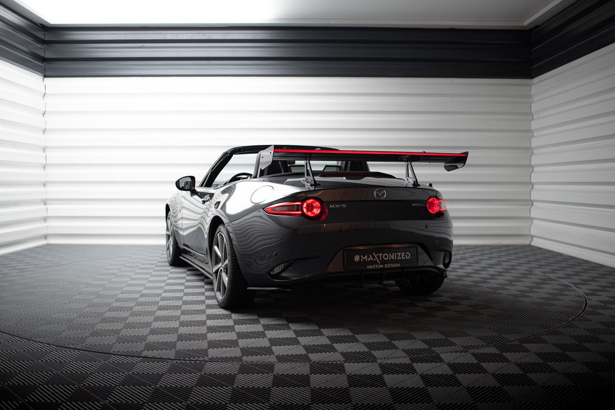 Alerón de carbono con soportes cuello de cisne + LED para Mazda MX-5 ND (Mk4)