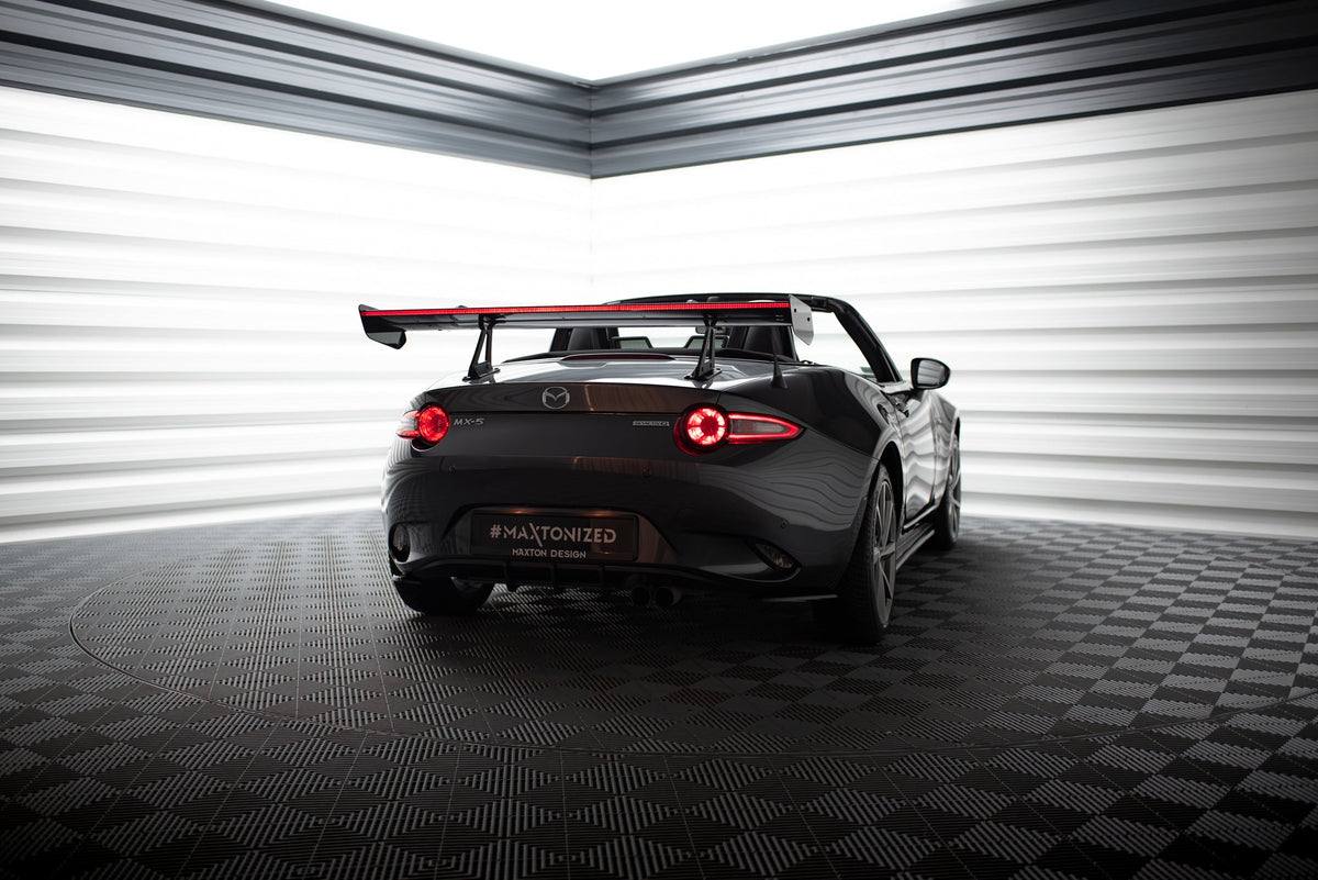 Alerón de carbono con soportes cuello de cisne + LED para Mazda MX-5 ND (Mk4)
