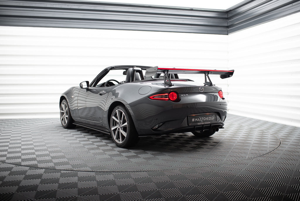 Alerón de carbono con soportes cuello de cisne + LED para Mazda MX-5 ND (Mk4)