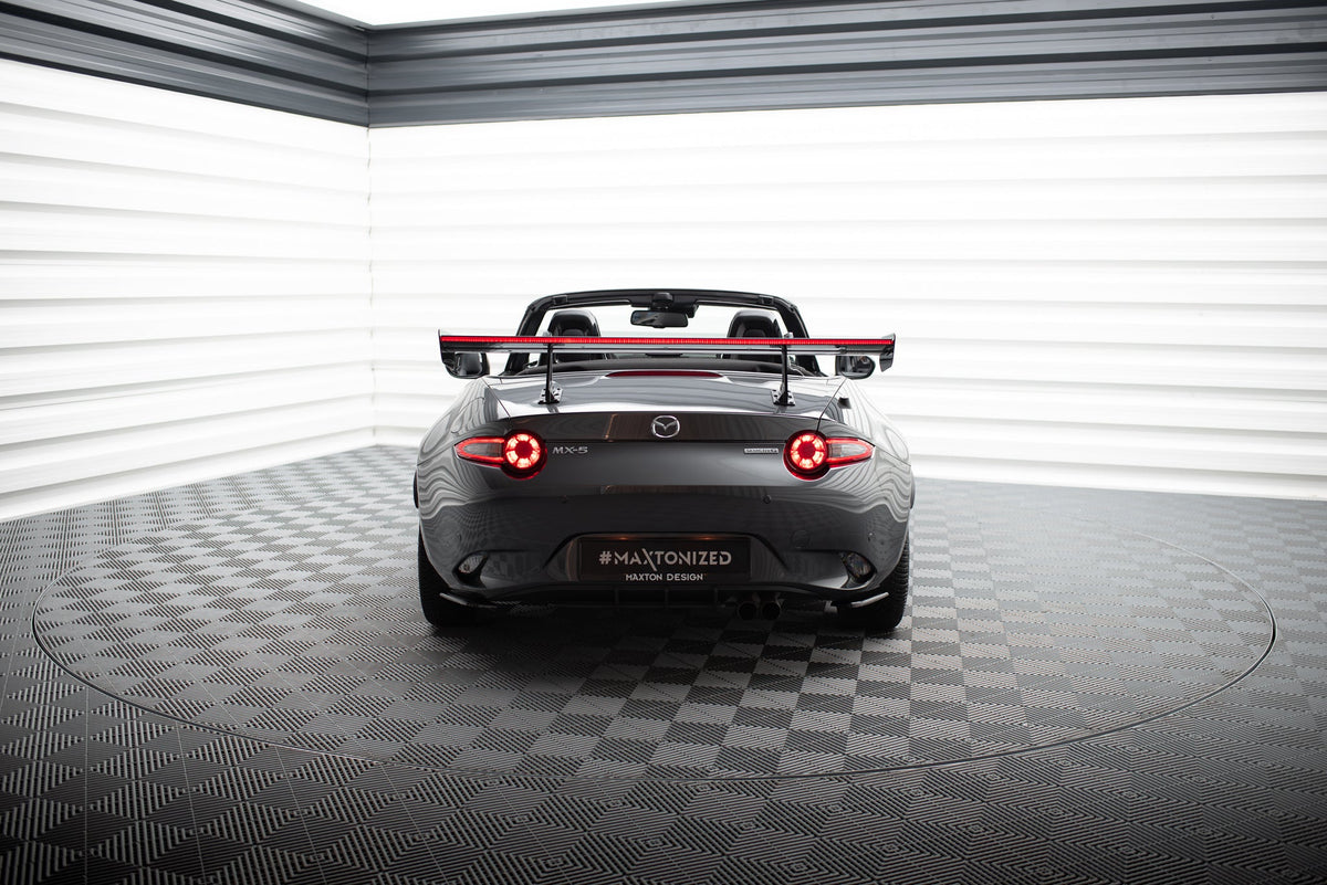 Alerón de carbono con soportes cuello de cisne + LED para Mazda MX-5 ND (Mk4)