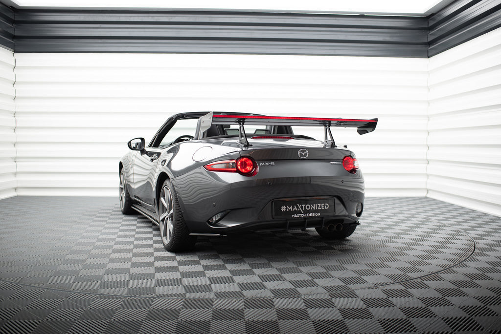 Alerón de carbono con soportes cuello de cisne + LED para Mazda MX-5 ND (Mk4)