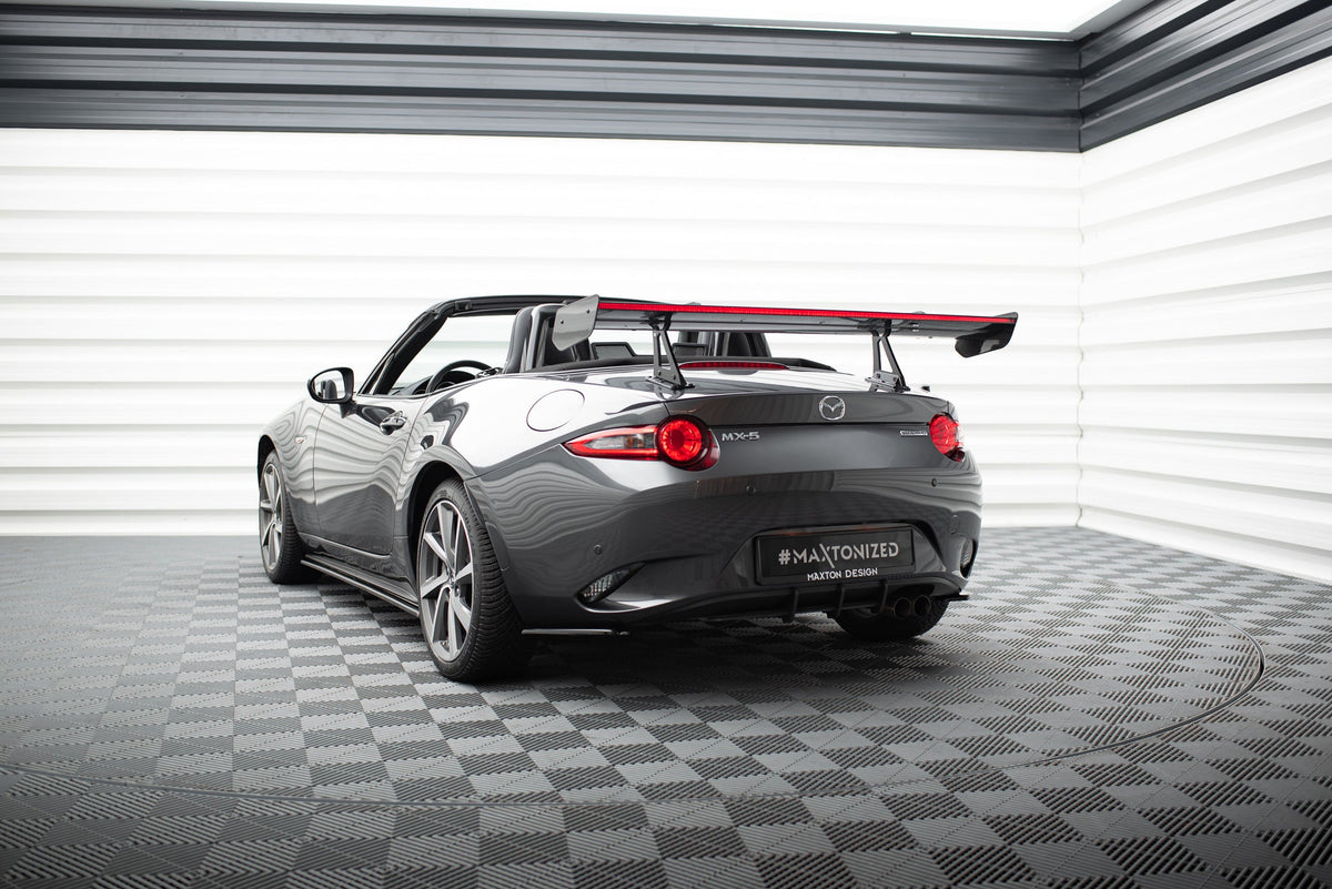 Alerón de carbono con soportes cuello de cisne + LED para Mazda MX-5 ND (Mk4)