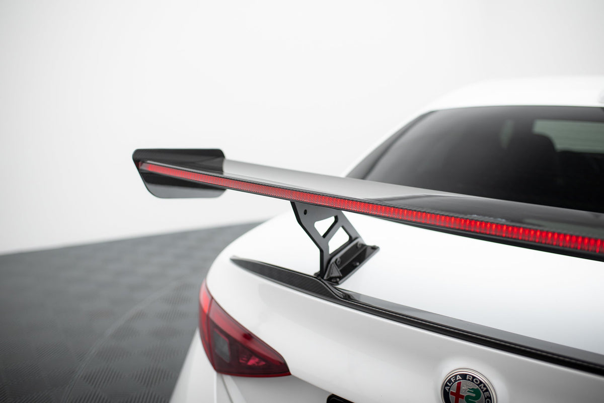 Alerón de carbono + LED para Alfa Romeo Giulia Quadrifoglio