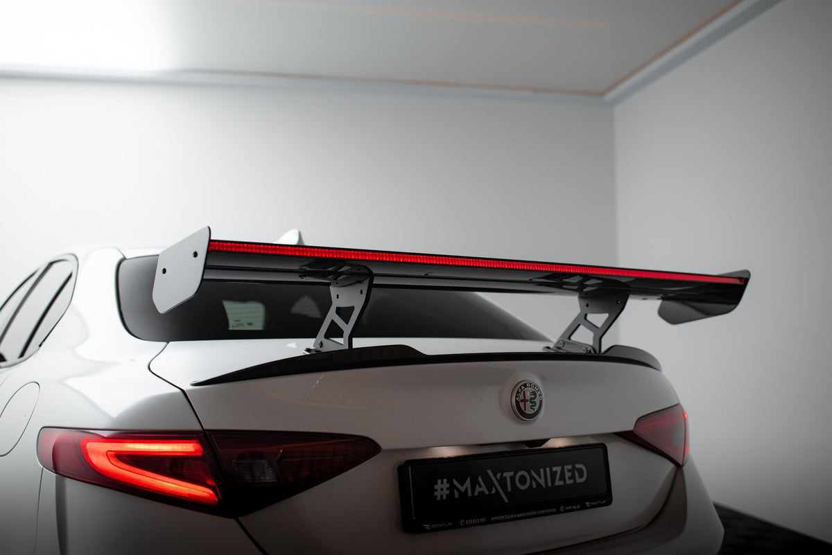 Alerón de carbono + LED para Alfa Romeo Giulia Quadrifoglio