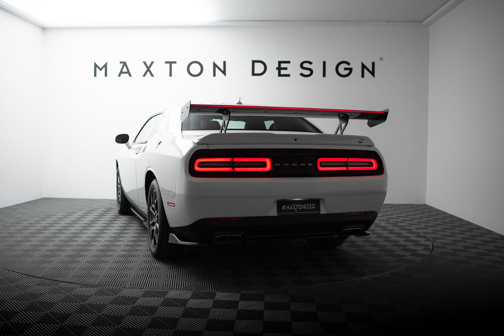 Alerón de carbono + LED para Dodge Challenger Mk3