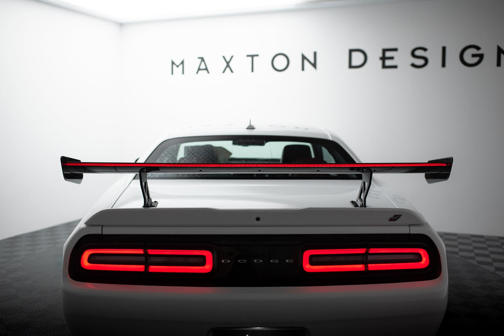 Alerón de carbono + LED para Dodge Challenger Mk3