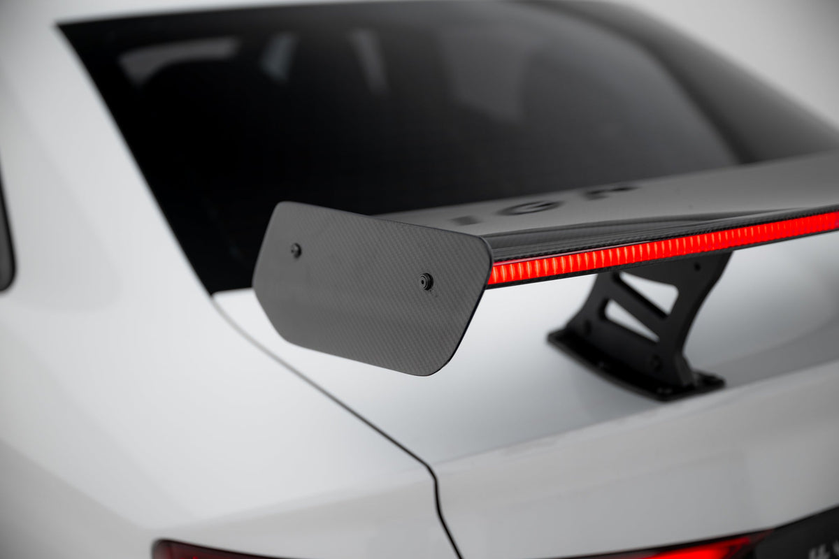 Alerón de carbono con soportes internos + LED para Audi A3 / A3 S-Line / S3 / RS3 Sedan 8V / 8V Facelift