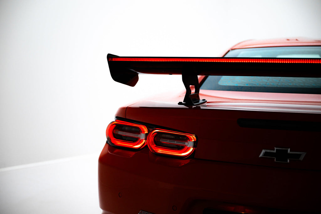 Alerón de carbono con soportes internos + LED para Chevrolet Camaro SS Mk6 Facelift