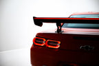 Alerón de carbono con soportes internos + LED para Chevrolet Camaro SS Mk6 Facelift
